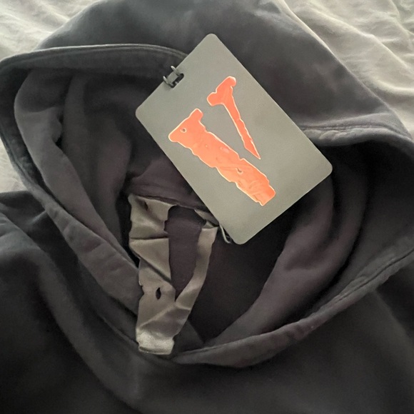 VLONE™
MADE IN THE UNTED STATES OF VLONE hoodie - Picture 9 of 10